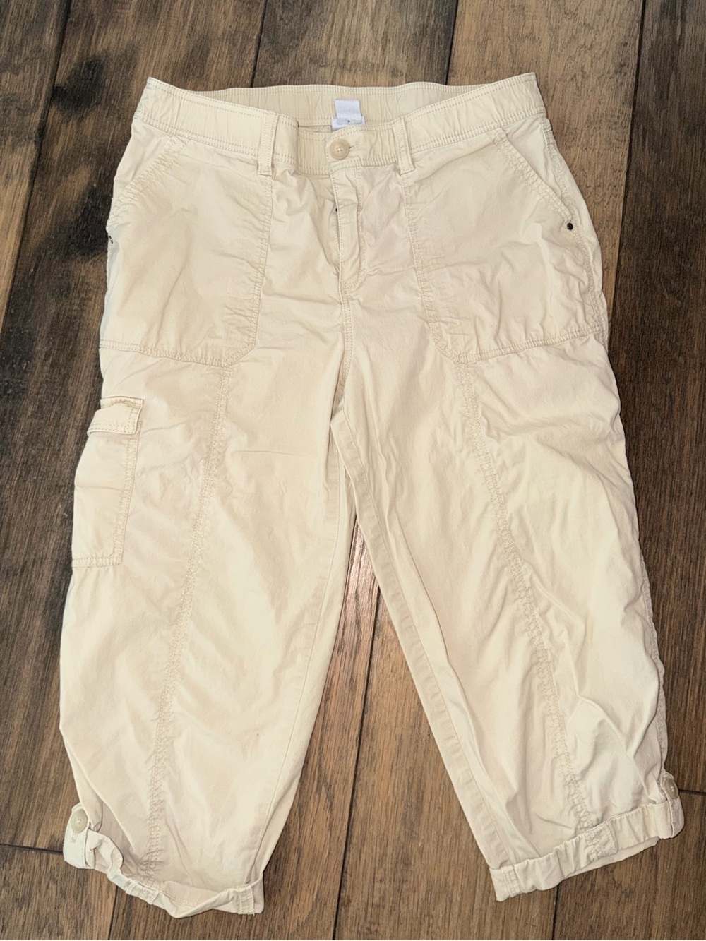 Chico's Women's  Light Khaki Cargo Capris  sz 1.5P or 10 Petite